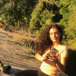 Meet your Posher, Danielle